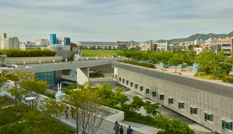 新构筑结伴旧汗青，生文化中心创新心灵